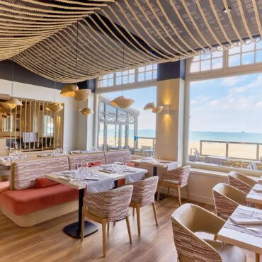 Espace restaurant moderne Hôtel St Malo
