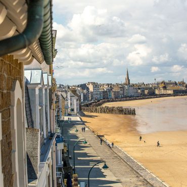 Vue sur saint-malo intramuros depuis la chambre