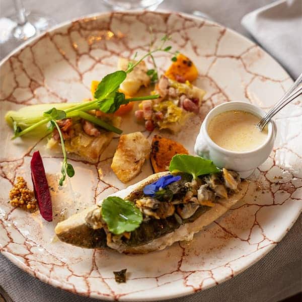 Repas vue mer au restaurant